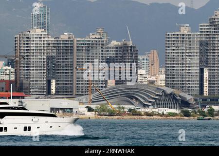 (171221) -- PEKING, 21. Dezember 2017 -- Foto aufgenommen am 14. Dezember 2017 zeigt die West Kowloon Station, die im Bau ist, der Guangzhou-Shenzhen-Hong Kong Express Rail Link. Der Abschnitt Hongkong der Express-Eisenbahnverbindung Guangzhou-Shenzhen-Hong Kong soll 2018 fertiggestellt werden. Können Menschen von Guangdong bis Hongkong und Macao in einer Stadt arbeiten und in einer anderen schlafen? Mit Hilfe der Infrastrukturkonnektivität wird es in naher Zukunft möglich, einen einstündigen Kreis innerhalb der Greater Bay Area zu etablieren. Das Großraum-Bay-Gebiet Guangdong-Hong Kong-Macao als städtischer Cluster in Stockfoto