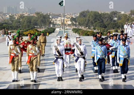 (171225) -- KARACHI (PAKISTAN), 25. Dezember 2017 -- pakistanische Kadetten nehmen am 25. Dezember 2017 an einer Veranstaltung zum 141. Geburtstag von Pakistans Gründer Muhammad Ali Jinnah in Karachi, Südpakistan, Teil. ) PAKISTAN-KARACHI-JINNAH-GEBURTSTAG Arshad PUBLICATIONxNOTxINxCHN Stockfoto