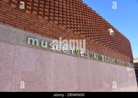 Marrakesch, Marokko - 24. Februar 2023: Außenansicht des Yves Saint Laurent Museums in Marrakesch Stockfoto