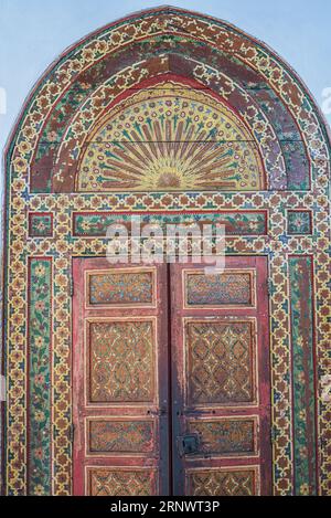 Marrakesch, Marokko - 8. Februar 2023: Wunderschöne Innenräume und Architektur des historischen Bahia-Palastes Stockfoto