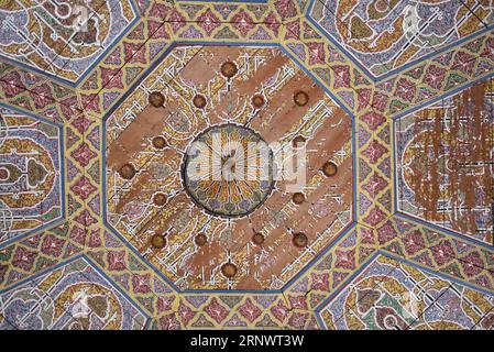 Marrakesch, Marokko - 8. Februar 2023: Wunderschöne Innenräume und Architektur des historischen Bahia-Palastes Stockfoto