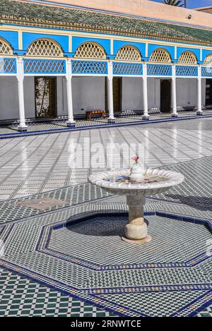 Marrakesch, Marokko - 8. Februar 2023: Wunderschöne Innenräume und Architektur des historischen Bahia-Palastes Stockfoto