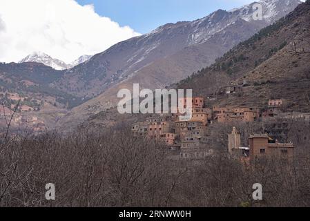 Imlil, Marokko - 22. Februar 2023: Landschaften des Atlasgebirges in der Nähe des Mount Toubkal Stockfoto