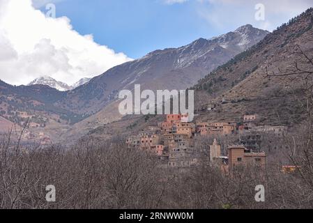 Imlil, Marokko - 22. Februar 2023: Landschaften des Atlasgebirges in der Nähe des Mount Toubkal Stockfoto