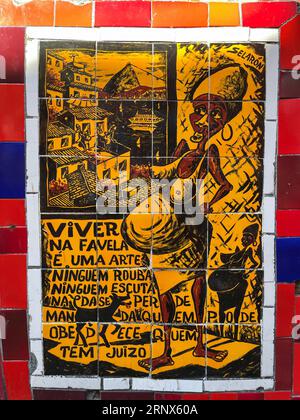 Rio de Janeiro, Brasilien: Details zu Escadaria Selaron, einer weltberühmten Treppe im Viertel Lapa, kostenlose und öffentliche Arbeit des chilenischen Künstlers Jorge Selaron Stockfoto