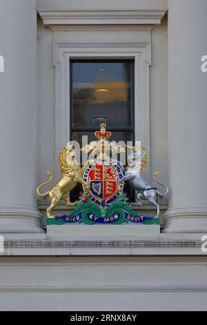 912 das königliche Wappen Großbritanniens an der Fassade des Migration Museum, Flinders Street. Melbourne-Australien. Stockfoto