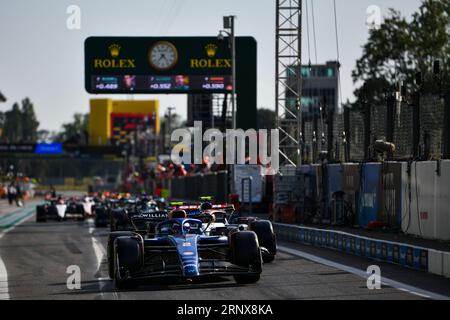 Monza, Mezzolombardo, Italien. September 2023. Der amerikanische Fahrer Logan Sargeant ( Williams Racing) wird zu Beginn der Qualifiyng-Session des FIA Formel 1 Grand Prix in Italien auf dem Monza Circuit in Monza, Italien, gesehen (Credit Image: © Daisy Facinelli/ZUMA Press Wire) NUR REDAKTIONELLE VERWENDUNG! Nicht für kommerzielle ZWECKE! Stockfoto