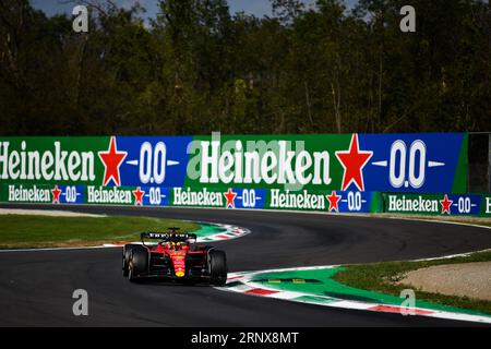 Monza, Mezzolombardo, Italien. September 2023. Der monegassische Fahrer Charles Leclerc (Scuderia Ferrari) fährt während der Qualifikationsrunde des FIA Formel 1 Grand Prix in Italien auf dem Monza Circuit in Monza, Italien (Credit Image: © Daisy Facinelli/ZUMA Press Wire) NUR REDAKTIONELL! Nicht für kommerzielle ZWECKE! Stockfoto