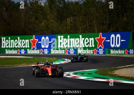 Monza, Mezzolombardo, Italien. September 2023. Der spanische Fahrer Carlos Sainz Jr ( Scuderia Ferrari) fährt während der Qualifikationsrunde des FIA Formel-1-Grand Prix von Italien auf dem Monza Circuit in Monza, Italien (Credit Image: © Daisy Facinelli/ZUMA Press Wire) NUR REDAKTIONELLE NUTZUNG! Nicht für kommerzielle ZWECKE! Stockfoto