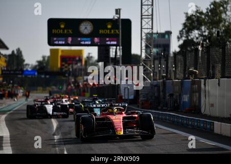 Monza, Mezzolombardo, Italien. September 2023. Der monegassische Fahrer Charles Leclerc ( Scuderia Ferrari) wird zu Beginn der Qualifiyng-Sitzung des FIA Formel 1 Grand Prix in Italien auf dem Monza Circuit in Monza, Italien, gesehen (Credit Image: © Daisy Facinelli/ZUMA Press Wire) NUR REDAKTIONELLE VERWENDUNG! Nicht für kommerzielle ZWECKE! Stockfoto