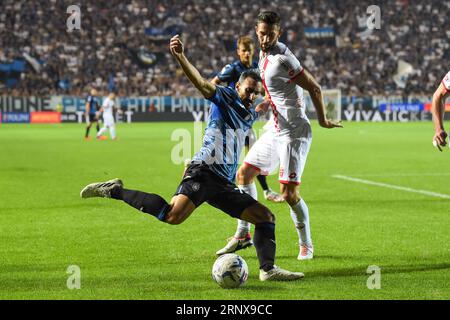 Bergamo, Italien. September 2023. Davide Zappacosta (Atalanta BC) stellt sich mit Roberto Gagliardini (AC Monza) während des Spiels Atalanta BC gegen AC Monza, italienische Fußballserie A in Bergamo (Italien), 2. September 2023 in der Kategorie: Independent Photo Agency/Alamy Live News vor Stockfoto