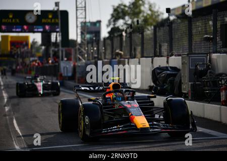 Monza, Mezzolombardo, Italien. September 2023. Der mexikanische Fahrer Sergio Perez ( Oracle Red Bull Racing) wird zu Beginn der Qualifiyng-Session des FIA Formel 1 Grand Prix in Italien auf dem Monza Circuit in Monza, Italien, gesehen (Credit Image: © Daisy Facinelli/ZUMA Press Wire) NUR REDAKTIONELLE VERWENDUNG! Nicht für kommerzielle ZWECKE! Stockfoto