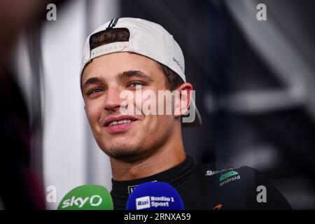 Monza, Mezzolombardo, Italien. September 2023. Der britische Fahrer Lando Norris ( McLaren F1 Team) wird nach der Qualifikationsrunde des FIA Formel 1 Grand Prix in Italien auf dem Monza Circuit in Monza, Italien, gesehen (Bild: © Daisy Facinelli/ZUMA Press Wire) NUR REDAKTIONELLE VERWENDUNG! Nicht für kommerzielle ZWECKE! Stockfoto