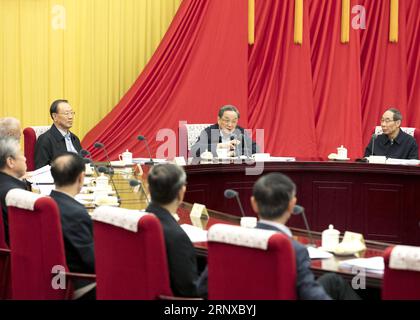 (180121) -- PEKING, 21. Januar 2018 -- Yu Zhengsheng, Vorsitzender des Nationalen Komitees der Politischen Konsultativkonferenz des chinesischen Volkes (CPPCC), leitet die 69. Sitzung des 12. Nationalen Komitees des CPPCC in Peking, der Hauptstadt Chinas, am 21. Januar 2018. ) (wyo) CHINA-BEIJING-YU ZHENGSHENG-CPPCC-MEETING (CN) WangxYe PUBLICATIONxNOTxINxCHN Stockfoto