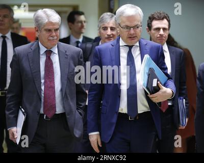 (180122) -- BRÜSSEL, 22. Januar 2018 -- der spanische Außenminister Alfonso Dastis Quecedo (L) und der belgische Außenminister Didier Reynders (R) kommen zum EU-Außenministertreffen am 22. Januar 2018 in Brüssel, Belgien. ) (lrz) BELGIEN-BRÜSSEL-EU-AUSSENMINISTERTREFFEN YexPingfan PUBLICATIONxNOTxINxCHN Stockfoto