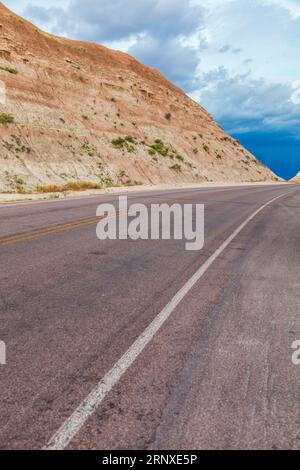 Sturmwolken entwickeln sich über dem Badlands-Nationalpark in South Dakota. 1929 vom FDR als Badlands National Monument autorisiert. Stockfoto