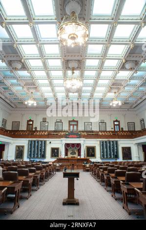 Austin, Texas, USA. Juli 2023. September 2023. Das Repräsentantenhaus im Texas State Capitol erhielt in den 1990er Jahren eine umfassende Innen- und Außenrenovierung Das Gebäude wurde aus lokalem Kalkstein und Texas Sunset Red Granit aus einem Steinbruch im Burnet County gebaut. Die Bauarbeiten begannen 1882 und wurden im Mai 1888 in Austin, Texas, abgeschlossen (Bild: © Ralph Lauer/ZUMA Press Wire) NUR REDAKTIONELLE VERWENDUNG! Nicht für kommerzielle ZWECKE! Stockfoto