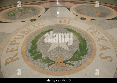 Austin, Texas, USA. Juli 2023. September 2023. Das Mosaik in der Rotunde des Texas State Capitol war Teil einer umfassenden Innen- und Außenrenovierung in den 1990er Jahren Das Gebäude wurde aus lokalem Kalkstein und Texas Sunset Red Granit aus einem Steinbruch im Burnet County gebaut. Die Bauarbeiten begannen 1882 und wurden im Mai 1888 in Austin, Texas, abgeschlossen (Bild: © Ralph Lauer/ZUMA Press Wire) NUR REDAKTIONELLE VERWENDUNG! Nicht für kommerzielle ZWECKE! Stockfoto