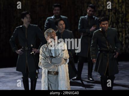 (180128) -- PEKING, 28. Januar 2018 -- Schauspieler treten in William Shakespeares Theaterstück King Lear auf, das vom National Center for the Performing Arts in Peking, der Hauptstadt Chinas, am 28. Januar 2018 präsentiert wird. ) (dhf) CHINA-PEKING-NCPA PLAY KING LEAR (CN) LuoxXiaoguang PUBLICATIONxNOTxINxCHN Stockfoto