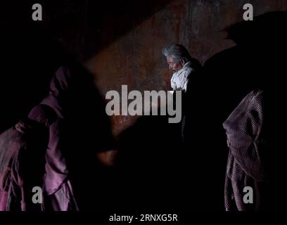 (180128) -- PEKING, 28. Januar 2018 -- der Veteranenschauspieler Pu Cunxin spielt in William Shakespeares Theaterstück King Lear, präsentiert vom National Center for the Performing Arts in Peking, Hauptstadt Chinas, 28. Januar 2018. ) (dhf) CHINA-PEKING-NCPA PLAY KING LEAR (CN) LuoxXiaoguang PUBLICATIONxNOTxINxCHN Stockfoto