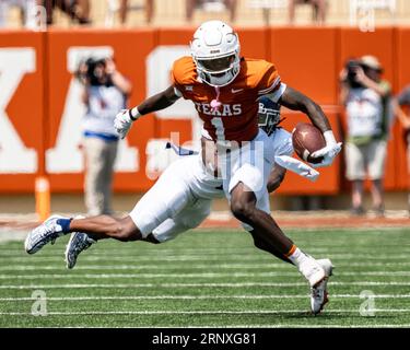 September 2023. Xavier würdig #1 der Texas Longhorns in Aktion gegen die Reiseeule im DKR-Memorial Stadium. Texas führt 16-3 in der Hälfte. Texas führt 16-3 in der Hälfte. (Bild: © Robert Backman/Cal Sport Media) Stockfoto