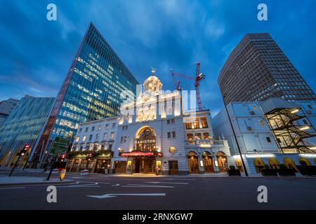 Dies ist das Victoria Palace Theatre, ein berühmter Unterhaltungsort und denkmalgeschütztes Gebäude in Victoria am 19. Januar 2022 in London, United Kingd Stockfoto