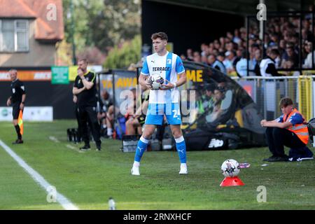 Barrow's Rory Feely während des Spiels der Sky Bet League 2 zwischen Harrogate Town und Barrow in der Wetherby Road, Harrogate am Samstag, den 2. September 2023. (Foto: Mark Fletcher | MI News) Credit: MI News & Sport /Alamy Live News Stockfoto