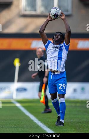 Junior Tiensia of Barrow während des Spiels der Sky Bet League 2 zwischen Harrogate Town und Barrow in der Wetherby Road, Harrogate am Samstag, den 2. September 2023. (Foto: Mark Fletcher | MI News) Credit: MI News & Sport /Alamy Live News Stockfoto