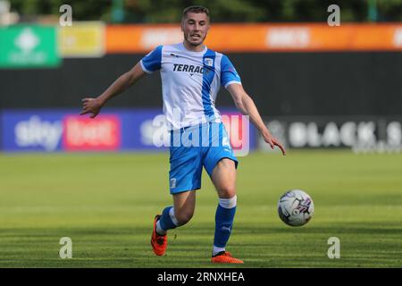 Dean Campbell of Barrow während des Spiels der Sky Bet League 2 zwischen Harrogate Town und Barrow in der Wetherby Road, Harrogate am Samstag, den 2. September 2023. (Foto: Mark Fletcher | MI News) Credit: MI News & Sport /Alamy Live News Stockfoto