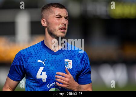 Dean Campbell of Barrow während des Spiels der Sky Bet League 2 zwischen Harrogate Town und Barrow in der Wetherby Road, Harrogate am Samstag, den 2. September 2023. (Foto: Mark Fletcher | MI News) Credit: MI News & Sport /Alamy Live News Stockfoto