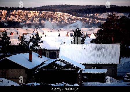 (180131) -- MOHE, 31. Januar 2018 -- Foto aufgenommen am 28. Januar 2018 zeigt Landschaft im Dorf Beiji im Kreis Mohe, nordöstliche Provinz Heilongjiang. Beiji Village ist das nördlichste Dorf in China. ) (dhf) CHINA-HEILONGJIANG-MOHE-BEIJI DORF-LANDSCHAFT (CN) WangxKai PUBLICATIONxNOTxINxCHN Stockfoto