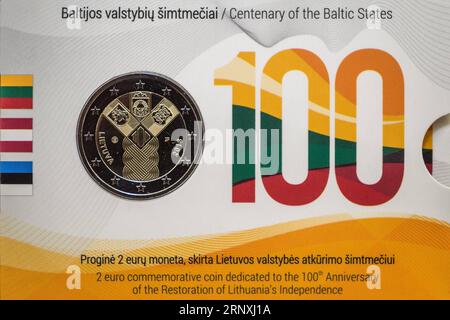 (180131) -- VILNIUS, 31. Januar 2018 -- Eine zwei-Euro-Gedenkmünze ist bei der Präsentation abgebildet, bei der die Bank von Litauen die zwei-Euro-Gedenkmünze zum 100. Jahrestag der Restauration der baltischen Staaten in Vilnius, Litauen, am 31. Januar 2018 in Umlauf bringt. Die baltischen staaten wurden 1918 unabhängig, nachdem sie die deutsche Besatzung beendet hatten. (lrz) LITAUEN-VILNIUS-BALTISCHE STAATEN-UNABHÄNGIGKEITS-GEDENKMÜNZE AlfredasxPliadis PUBLICATIONxNOTxINxCHN Stockfoto