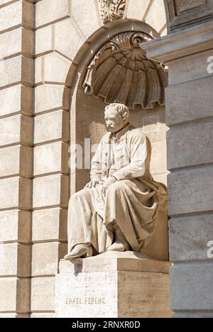 Ein Bild der Erkel-Ferenc-Statue vor der Ungarischen Staatsoper. Stockfoto