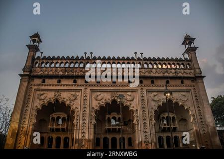 Bara Imambara oder Asfi Imambara ist ein berühmtes Wahrzeichen in Lucknow Indien, das von Nawab von Awadh Asaf Ud Daula geschaffen wurde Stockfoto