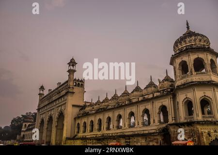 Bara Imambara oder Asfi Imambara ist ein berühmtes Wahrzeichen in Lucknow Indien, das von Nawab von Awadh Asaf Ud Daula geschaffen wurde Stockfoto