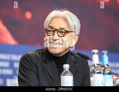 (180215) -- BERLIN, 15. Februar 2018 -- Mitglied der Jury für Wettbewerb der 68. Internationalen Filmfestspiele Berlin Ryuichi Sakamoto nimmt am 15. Februar 2018 an einer Pressekonferenz in Berlin, Hauptstadt Deutschlands, Teil. ) (yk) DEUTSCHLAND-BERLIN-68th BERLIN INTERNATIONAL FILM FESTIVAL-JURY ShanxYuqi PUBLICATIONxNOTxINxCHN Stockfoto