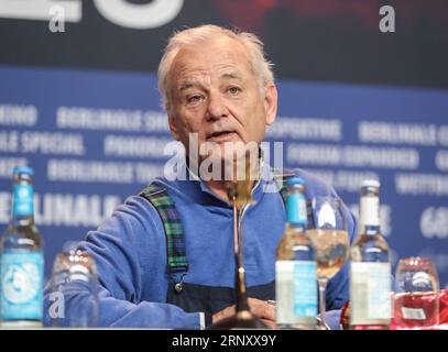 (180215) -- BERLIN, 15. Februar 2018 -- der Synchronsprecher des Animationsfilms Isle of Dogs Bill Murray nimmt am 15. Februar 2018 an einer Pressekonferenz während des 68. Internationalen Filmfestivals in Berlin, der Hauptstadt Deutschlands, Teil. )(ZF) DEUTSCHLAND-BERLIN-68. INTERNATIONALES FILMFESTIVAL- INSEL DER HUNDE SHANXYUQI PUBLICATIONXNOTXINXCHN Stockfoto