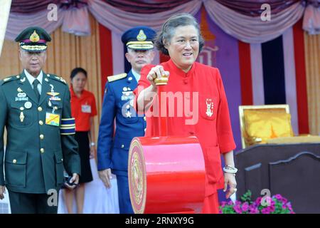 180217 -- BANGKOK, 17. Februar 2018 -- Thailands Prinzessin Maha Chakri Sirindhorn Front nimmt am 16. Februar 2018 an der Eröffnungszeremonie der Happy Chinese New Year Celebration in Chinatown in Bangkok, Thailand, Teil. Die Eröffnungszeremonie der chinesischen Neujahrsfeier fand hier in Yaowarat, oder Chinatown, am Freitagnachmittag statt. Die thailändische Prinzessin Maha Chakri Sirindhorn leitete die Eröffnungszeremonie. cd THAILAND-BANGKOK-CHINESISCHE NEUJAHRSFEIER-PRINZESSIN RachenxSageamsak PUBLICATIONxNOTxINxCHN Stockfoto