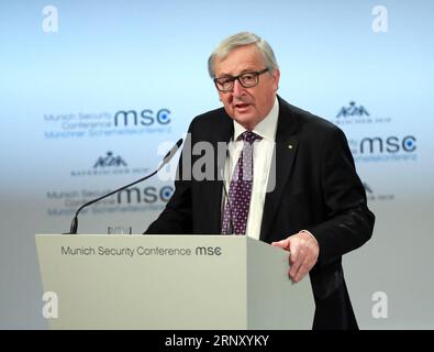 (180217) -- MÜNCHEN, 17. Februar 2018 -- der Präsident der Europäischen Kommission Jean-Claude Juncker spricht auf der 54. Münchner Sicherheitskonferenz (MSC) am 17. Februar 2018 in München. Juncker hat hier am Samstag gefordert, Entscheidungsprozesse in der Verteidigungs- und Sicherheitspolitik der Europäischen Union (EU) zu vereinfachen. ) GERMANY-MUNICH-MSC-EU-JUNCKER LuoxHuanhuan PUBLICATIONxNOTxINxCHN Stockfoto