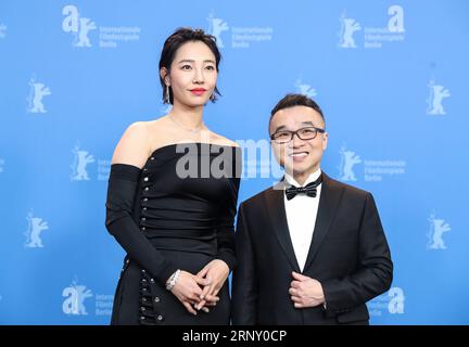 (180219) -- BERLIN, 19. Februar 2018 -- Regisseur Raman Hui (R) und Schauspielerin Bai Baihe des Films Monster Hunt 2 posieren für Fotos während eines Fotogesprächs beim 68. Internationalen Filmfestival Berlin am 18. Februar 2018. )(jmmn) GERMANY-BERLIN-68th INTERNATIONAL FILM FESTIVAL- MONSTER HUNT 2 ShanxYuqi PUBLICATIONxNOTxINxCHN Stockfoto