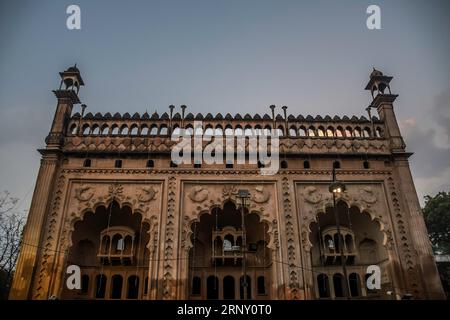 Bara Imambara oder Asfi Imambara ist ein berühmtes Wahrzeichen in Lucknow Indien, das von Nawab von Awadh Asaf Ud Daula geschaffen wurde Stockfoto