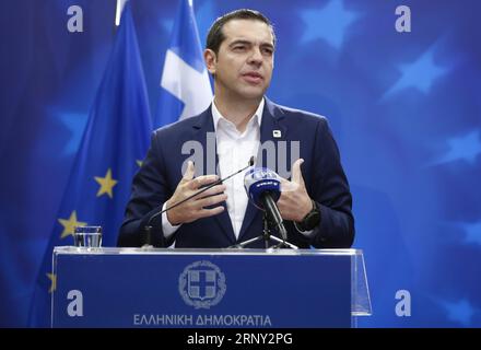 (180223) -- BRÜSSEL, 23. Februar 2018 -- der griechische Premierminister Alexis Tsipras spricht auf einer Pressekonferenz nach einem Gipfeltreffen der 27 EU-Staats- und Regierungschefs ohne britischen Premierminister am 23. Februar 2018 in Brüssel, Belgien. Die meisten europäischen Staats- und Regierungschefs waren auf einem informellen Gipfel auf der gleichen Seite, um ihre Ausführungen zurückzuziehen und den Nachfolger von Jean-Claude Juncker, dem amtierenden Präsidenten der Europäischen Kommission, auszuwählen. ) BELGIEN-BRÜSSEL-EU-GIPFEL YexPingfan PUBLICATIONxNOTxINxCHN Stockfoto