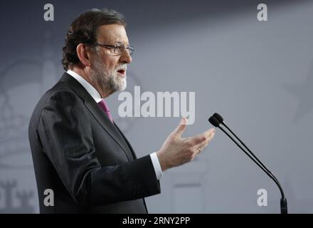 (180223) -- BRÜSSEL, 23. Februar 2018 -- der spanische Premierminister Mariano Rajoy spricht nach einem Gipfeltreffen der 27 EU-Staats- und Regierungschefs ohne britischen Premierminister am 23. Februar 2018 in Brüssel, Belgien, an einer Pressekonferenz. Die meisten europäischen Staats- und Regierungschefs waren auf einem informellen Gipfel auf der gleichen Seite, um ihre Ausführungen zurückzuziehen und den Nachfolger von Jean-Claude Juncker, dem amtierenden Präsidenten der Europäischen Kommission, auszuwählen. ) BELGIEN-BRÜSSEL-EU-GIPFEL YexPingfan PUBLICATIONxNOTxINxCHN Stockfoto