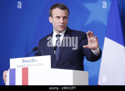 (180223) -- BRÜSSEL, 23. Februar 2018 -- der französische Präsident Emmanuel Macron spricht auf einer Pressekonferenz nach einem Gipfeltreffen der 27 EU-Staats- und Regierungschefs unter Ausschluss des britischen Premierministers am 23. Februar 2018 in Brüssel, Belgien. Die meisten europäischen Staats- und Regierungschefs waren auf einem informellen Gipfel auf der gleichen Seite, um ihre Ausführungen zurückzuziehen und den Nachfolger von Jean-Claude Juncker, dem amtierenden Präsidenten der Europäischen Kommission, auszuwählen. ) BELGIEN-BRÜSSEL-EU-GIPFEL YexPingfan PUBLICATIONxNOTxINxCHN Stockfoto