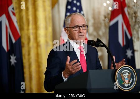 (180224) -- WASHINGTON D.C., 24. Februar 2018 -- der australische Premierminister Malcolm Turnbull spricht während einer gemeinsamen Pressekonferenz mit US-Präsident Donald Trump (nicht gesehen) im Weißen Haus in Washington D.C., USA, 23. Februar 2018. US-Präsident Donald Trump traf sich am Freitag mit dem australischen Premierminister Malcolm Turnbull zu engeren Wirtschafts- und Sicherheitsbeziehungen zwischen den beiden Ländern. (Djj) U.S.-WASHINGTON D.C.-TRUMP-AUSTRALIA-MEETING TingxShen PUBLICATIONxNOTxINxCHN Stockfoto