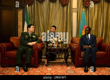 (180226) -- MALABO, 26. Februar 2018 -- der Präsident Äquatorialguineas, Teodoro Obiang Nguema Mbasogo (1. R), trifft sich mit dem chinesischen Staatsrat und Verteidigungsminister Chang Wanquan (1. L), der am Sonntag zu einem zweitägigen Besuch in Malabo (Äquatorialguinea) am 25. Februar 2018 hier ankam. ) (zf) ÄQUATORIAL GUINEA-MALABO-CHINA-VISIT QiaoxBenxiao PUBLICATIONxNOTxINxCHN Stockfoto