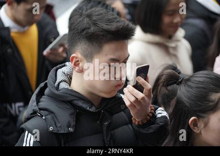 (180227) -- PEKING, 27. Februar 2018 -- Studenten für Kunstprüfung werden an der Beijing Film Academy in Peking, Hauptstadt von China, am 27. Februar 2018 gesehen. Die Kunstprüfung der Pekinger Filmakademie begann am Dienstag hier in Peking. ) (Yxb) CHINA-BEIJING-ART EXAMEN (CN) ShenxBohan PUBLICATIONxNOTxINxCHN Stockfoto