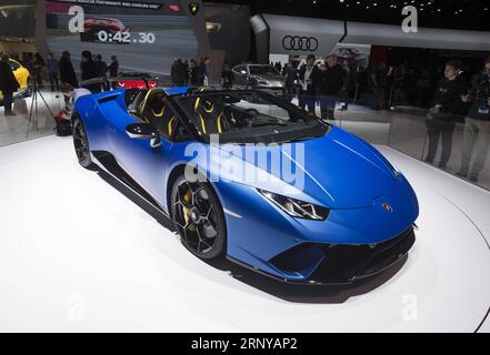 (180307) -- GENF, 7. März 2018 -- Foto aufgenommen am 7. März 2018 zeigt den neuen Lamborghini Huracan Performante Spyder auf dem 88. Internationalen Automobilsalon in Genf, Schweiz. Die Motor Show, die mehr als 180 Aussteller aus der Welt anzieht, wird vom 8. Bis 18. März 2018 für die Öffentlichkeit geöffnet sein. )(zf) SCHWEIZ-GENF-MOTOR SHOW XuxJinquan PUBLICATIONxNOTxINxCHN Stockfoto