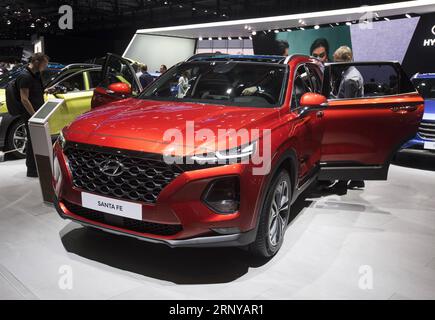 (180307) -- GENF, 7. März 2018 -- Foto aufgenommen am 7. März 2018 zeigt die neue Hyundai Santa Fe auf der 88. Internationalen Automobilausstellung in Genf, Schweiz. Die Motor Show, die mehr als 180 Aussteller aus der Welt anzieht, wird vom 8. Bis 18. März 2018 für die Öffentlichkeit geöffnet sein. )(zf) SCHWEIZ-GENF-MOTOR SHOW XuxJinquan PUBLICATIONxNOTxINxCHN Stockfoto