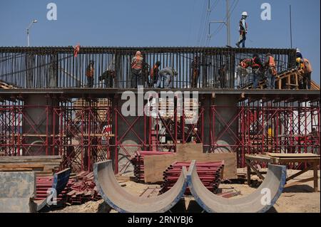 Tijuana, Baja California, Mexiko. September 2023. Der Bau des Tijuana Otay II US-Mexico Port of Entry Checkpoint, der von Ingenieuren des mexikanischen Verteidigungsministeriums ausgeführt wird, ist weit fortgeschritten, da sie erwarten, dass er bis Dezember dieses Jahres fertiggestellt sein wird, sogar noch vor den Vereinigten Staaten. Schätzungen zufolge könnte die US-amerikanische Seite des Eingangshafens 2026 und nicht Ende 2024 eröffnet werden. (Bild: © Carlos A. Moreno/ZUMA Press Wire) NUR REDAKTIONELLE VERWENDUNG! Nicht für kommerzielle ZWECKE! Stockfoto